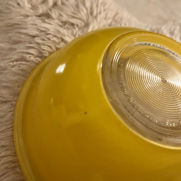 Set of 2 Vintage Pyrex Clear Bottom Nesting Bowls - Picture 3 of 9